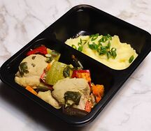 Тушеная индейка с овощами, картофельное пюре