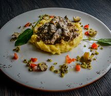 Бефстроганов с подкопчёнными грибами