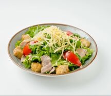 Салат Цезарь с курицей