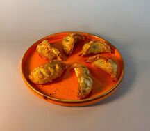 Гёдза со свининой и паназиатским соусом