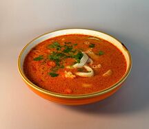 Том ям с морепродуктами и курицей