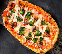 Пиццетта с курицей и брокколи