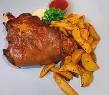 Рулька, запеченная по-баварски