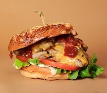 Бургер со свининой и грибами