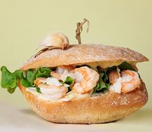 Бургер с чесночной креветкой