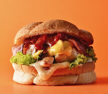 Бургер с курицей и грибами