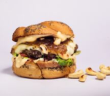 Бургер с луковым мармеладом