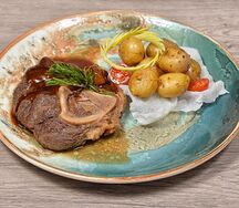 Оссобуко с молодым запеченным картофелем