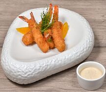 Креветки в кляре с соусом пармезан