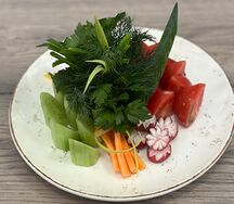 Ассорти из свежих овощей