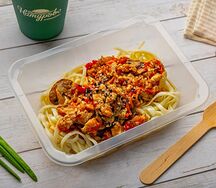 Удон с курицей и овощами