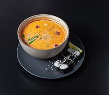 Том ям с креветкой и кальмаром