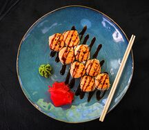 Ролл запеченный с угрем и лососем