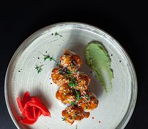 Калифорния с креветкой и снежным крабом