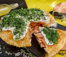 Пирог с красной рыбой