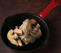 Картофель, жаренный с грибами в сливочном соусе