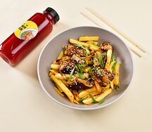 Хруст-бокс с куриными нагетсами и сырным соусом