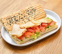 Панини с курицей и соусом цезарь