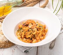 Паста с креветками и сыром пармезан