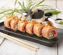 Запеченный ролл саке со стружкой тунца