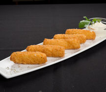 Сырные палочки с чесночным соусом