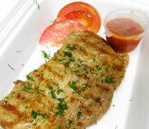 Стейк из свинины с соусом по-итальянски