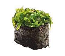 Гунканы суши с салатом из маринованных водорослей