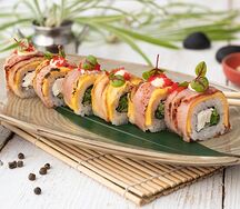 Запеченный ролл с беконом