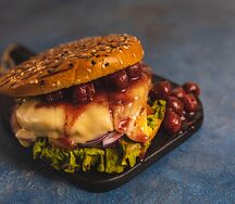 Бургер дикая вишня