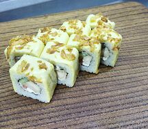 Ролл с курицей, беконом и сыром чеддер