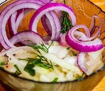Лук маринованый