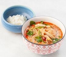 Том Ям с морепродуктами на кокосовом молоке