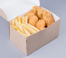 Бокс с креветками и картофелем фри