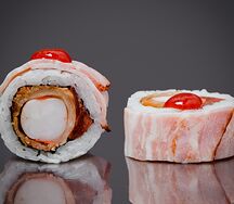 Ролл пряный в беконе