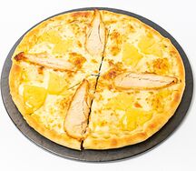 Пицца с ананасом и курицей