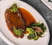 Стейк из cвинoй шеи