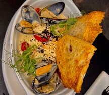 Соте из морепродуктов в сливочном соусе