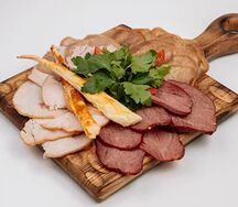Ассорти мясных деликатесов 