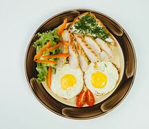 Завтрак с куриной грудкой