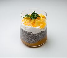 Чиа пудинг с манговым конфи