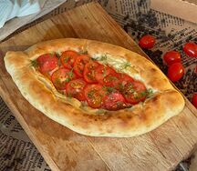 Хачапури с томатами и зеленью