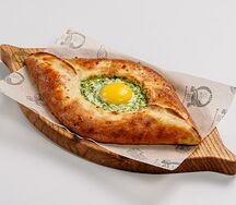 Хачапури по-аджарски со шпинатом