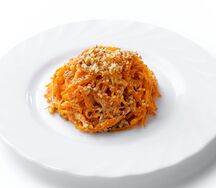 Салат из моркови с орехами