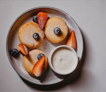 Сырники с йогуртовым соусом