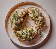 Брускетты с курицей