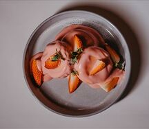 Сырники с малиновым соусом