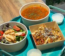 Комбо Борщ, салат с куриной грудкой, удон с курицей