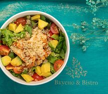 Боул с нежной куриной грудкой су-вид