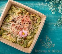 Ньокки в сливочном соусе с нежной куриной грудкой и грибами