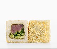 Калифорния в кунжуте с тунцом